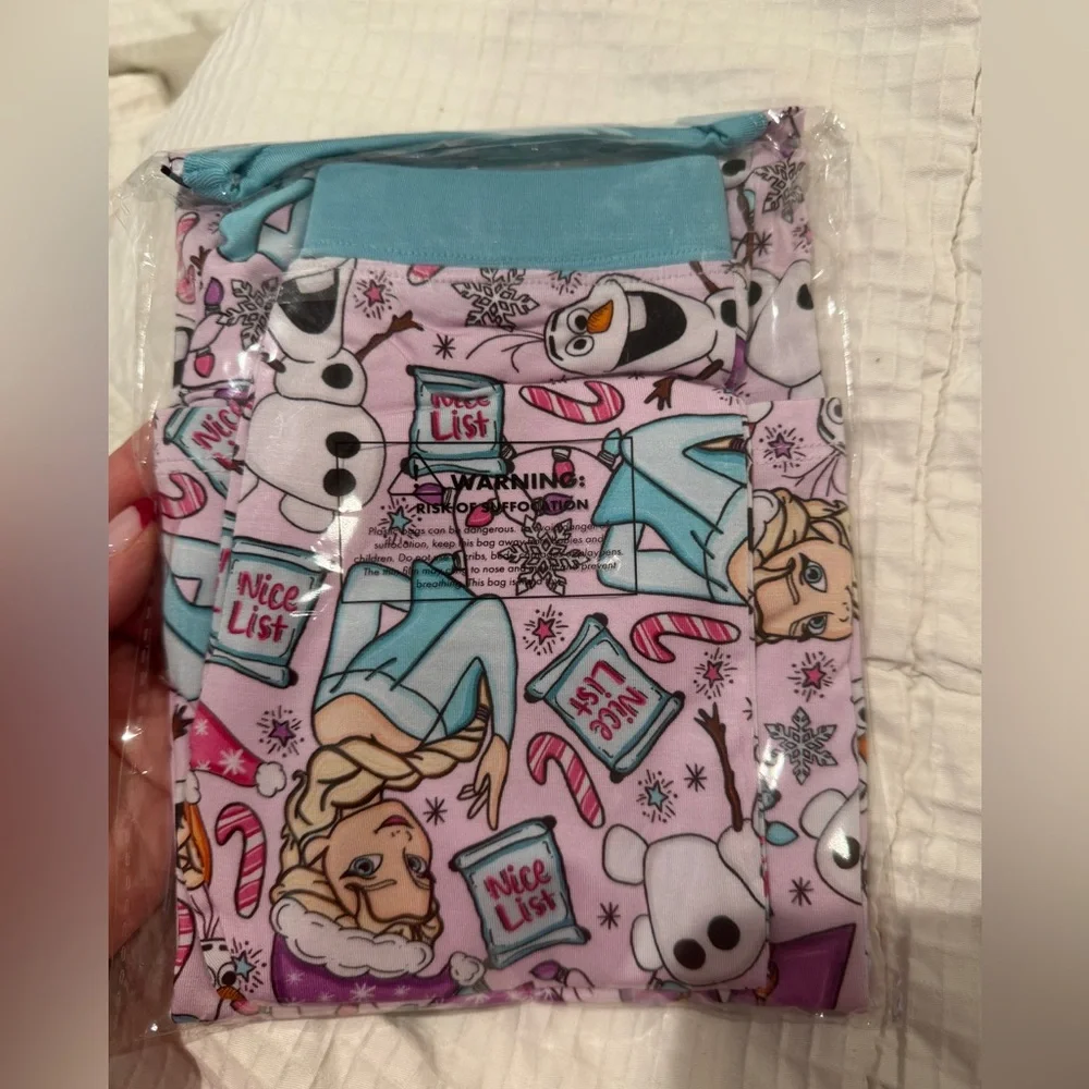 Girls Bamboo Zipper Pajamas size 12-18mths NWT frozen Snow Sisters by Roe & Co.